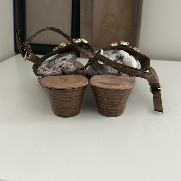 Guess brand sandals - Picture 4 of 6